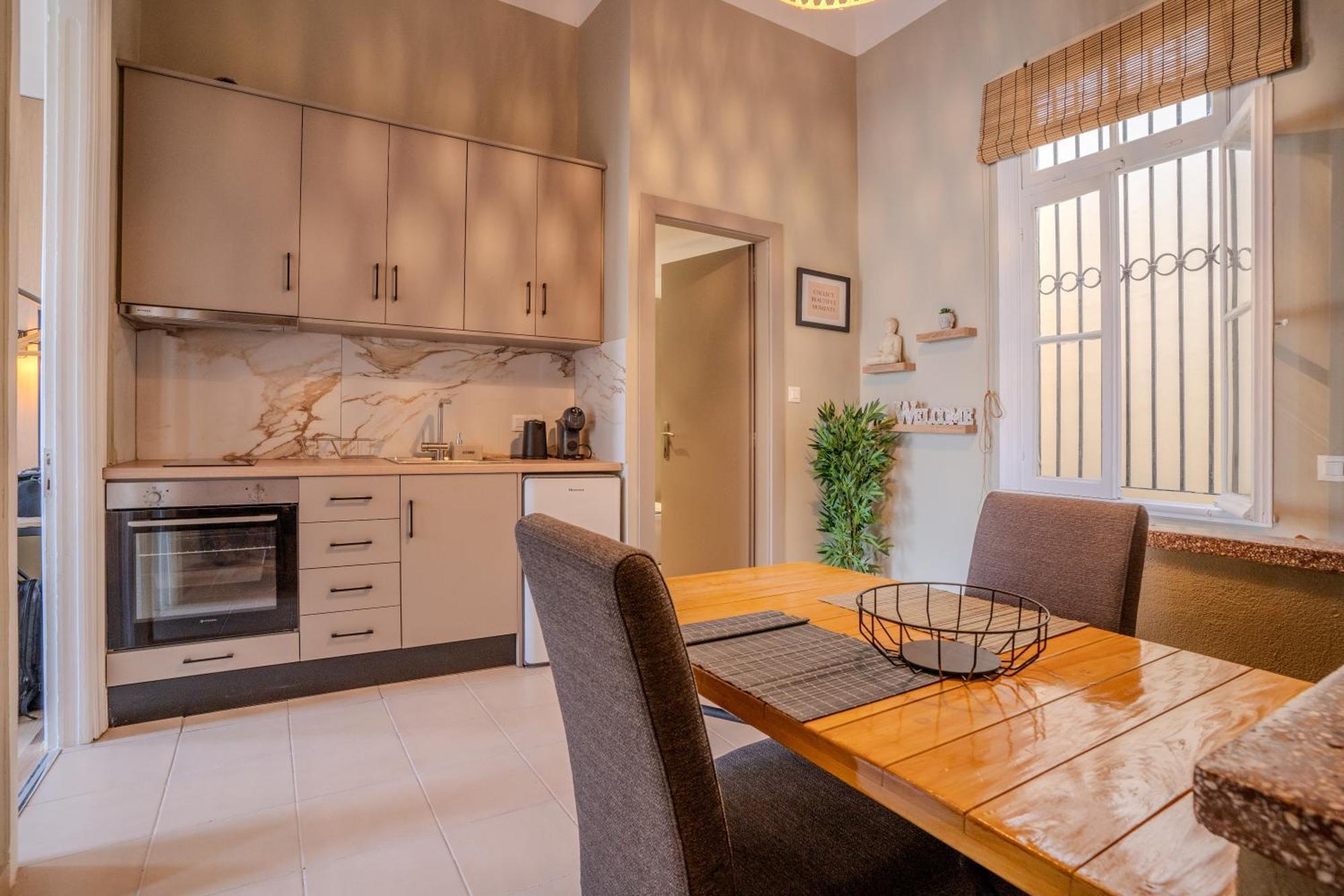 City Apartment Home * Chios Town